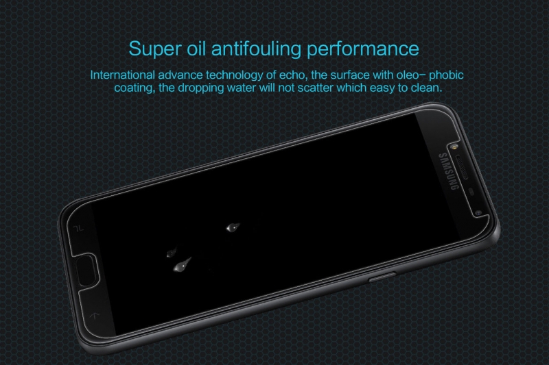 Miếng Dán Kính Cường Lực Samsung Galaxy J6 2018 Hiệu Nillkin 9H có khả năng chống dầu, hạn chế bám vân tay cảm giác lướt cũng nhẹ nhàng hơn.
